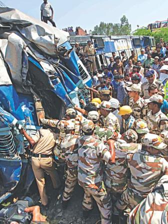 derailment india.jpg