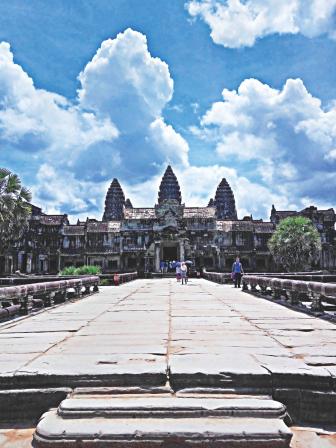 siem_reap_-_the_city_of_stones3.jpg