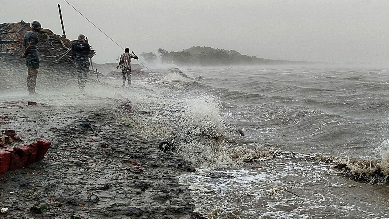 cyclone remal photos